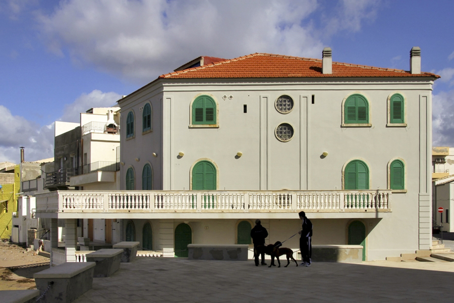 DINATALE ROSARIO - LA CASA DI MONTALBANO.jpg